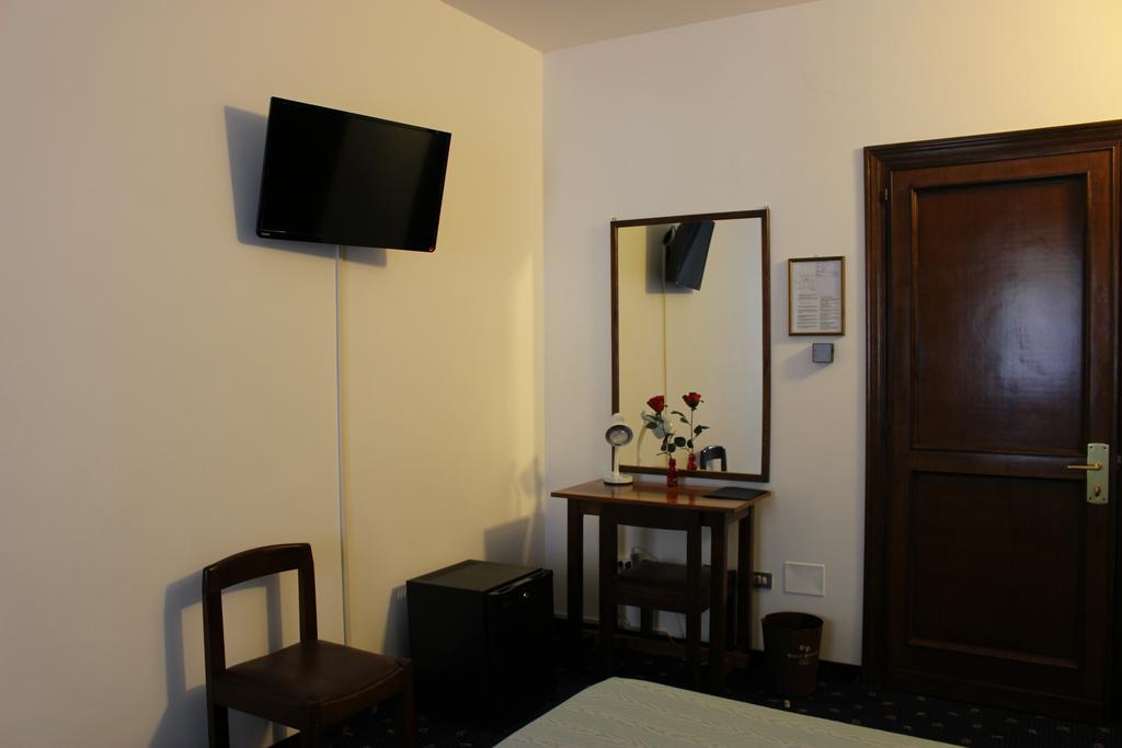 Hotel Pinolo Gubbio Exterior photo