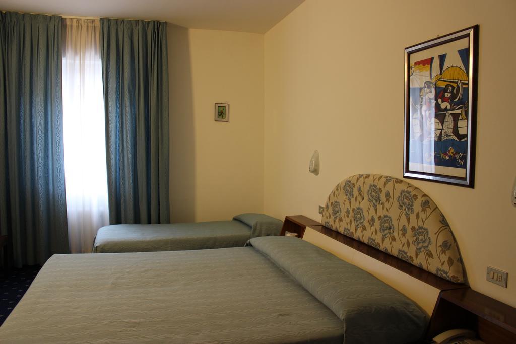 Hotel Pinolo Gubbio Exterior photo
