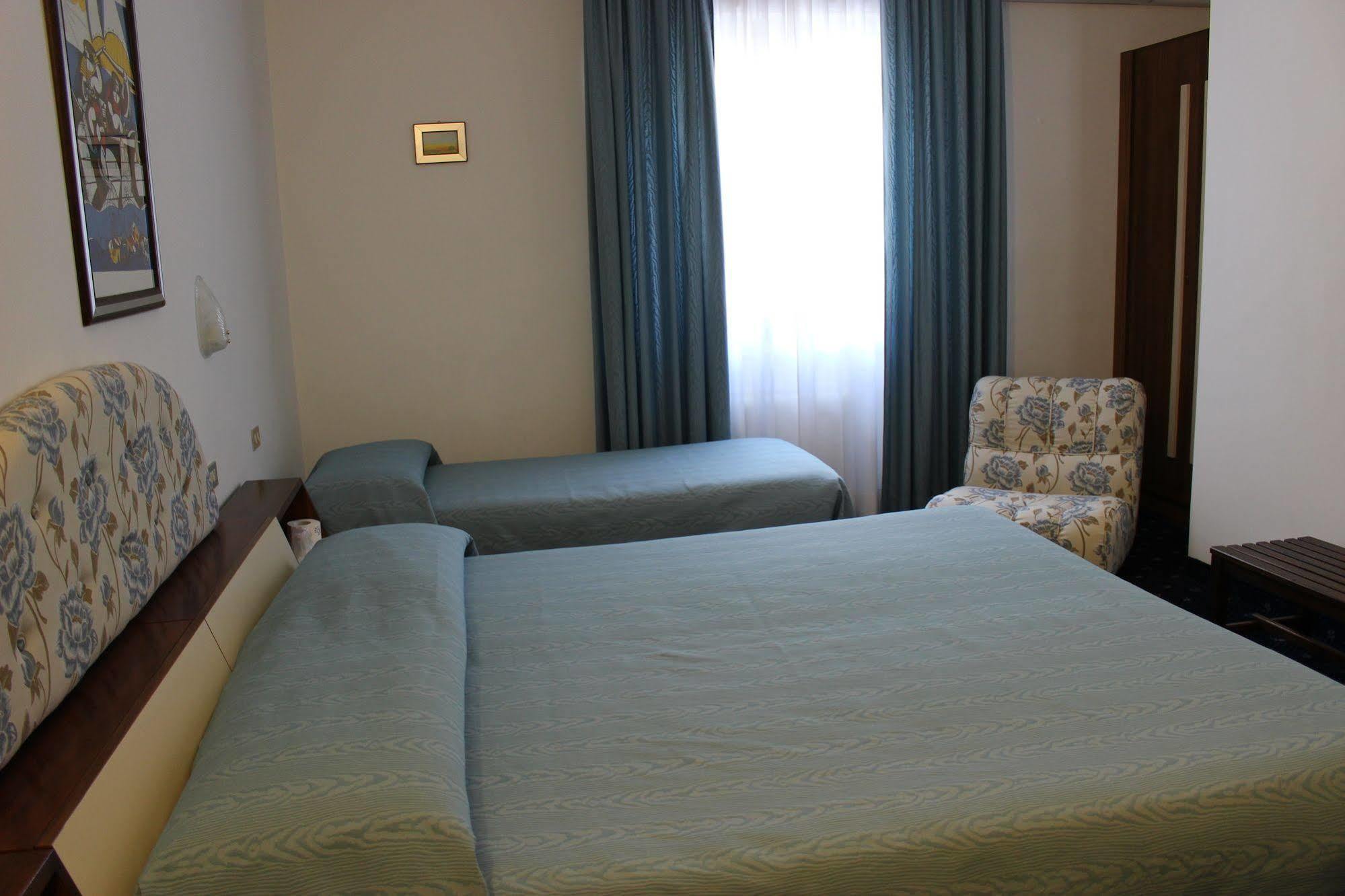 Hotel Pinolo Gubbio Exterior photo
