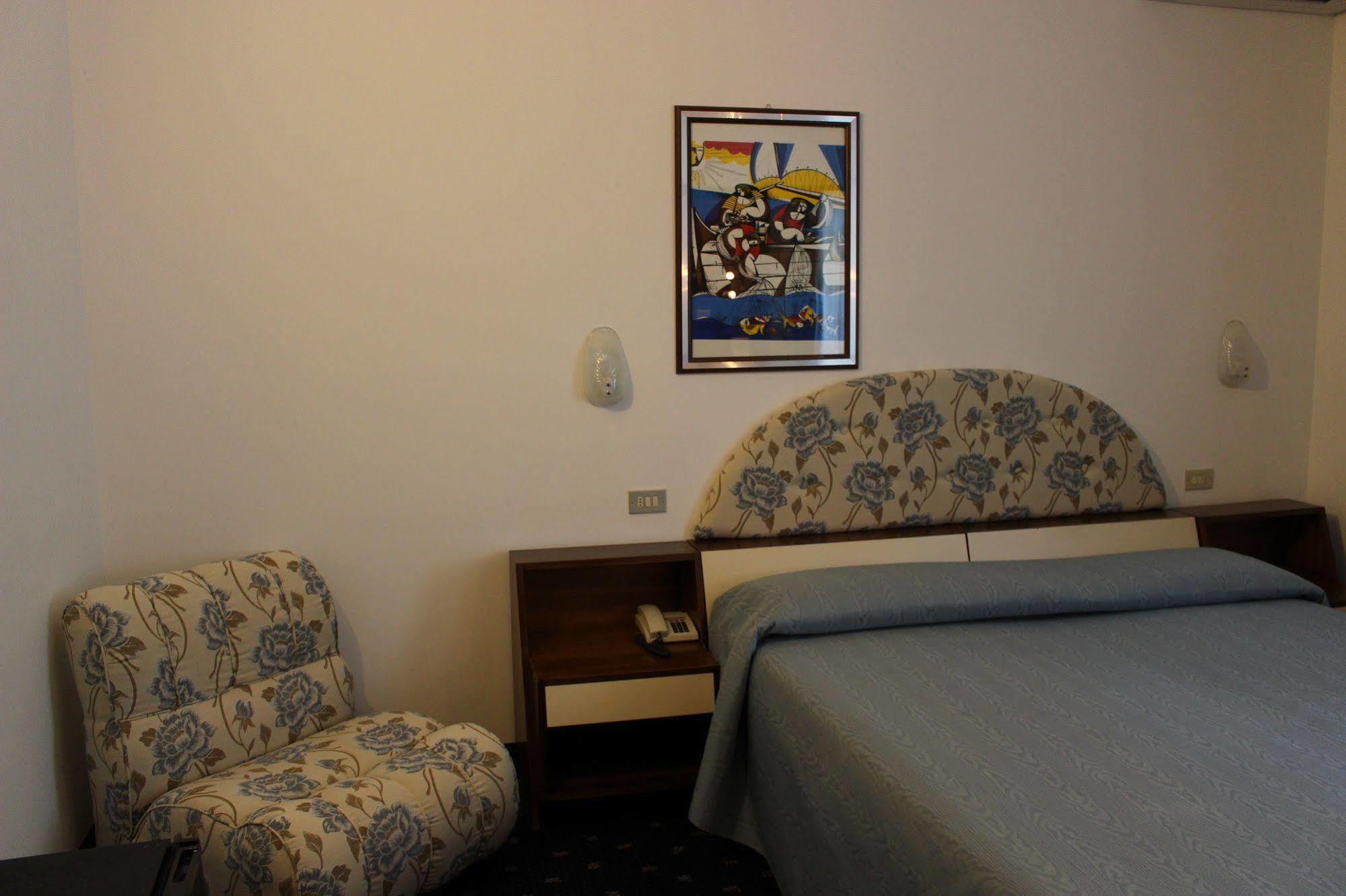 Hotel Pinolo Gubbio Exterior photo